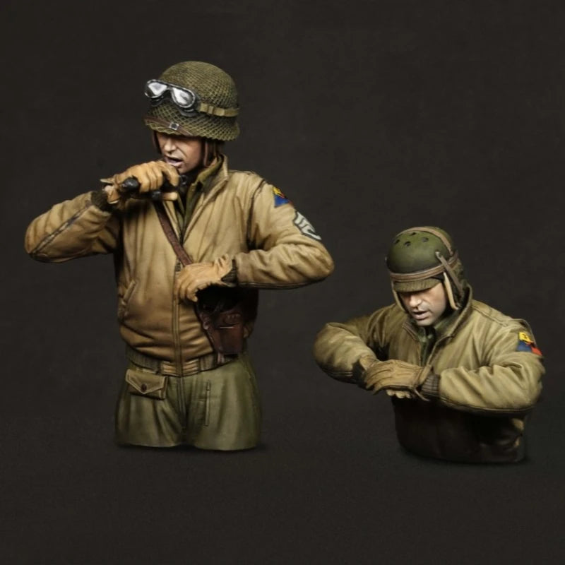 1/16 WWII US Tank Crew Communicating, 2 Figures, Resin Model Figure Kit, Unassembled and Unpainted