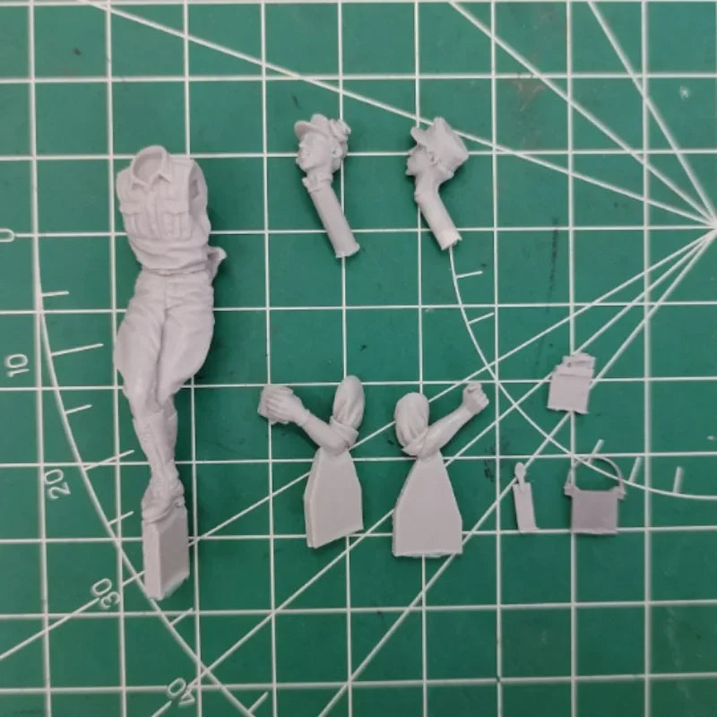 1/35 WWII German Officer with Spectacles and Binoculars, Resin Model Figure Kit, Unassembled and Unpainted