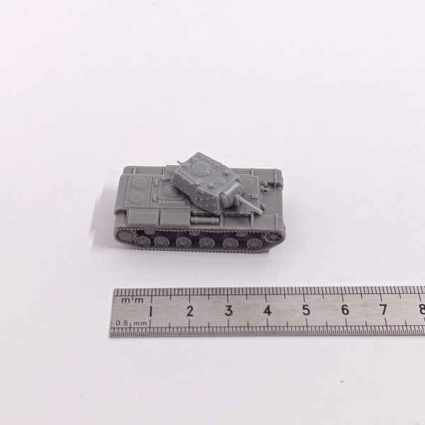 1/144 WWII Soviet KV-1E Heavy Tank, 2 Figures, Resin Model Vehicle Kit, Unassembled and Unpainted