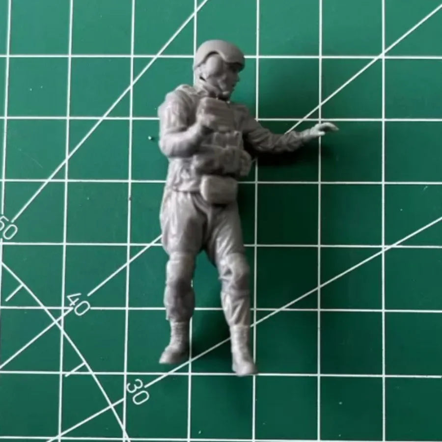 1/35 Modern Russian Tank Crew, Resin Model Figure Kit, Unassembled and Unpainted