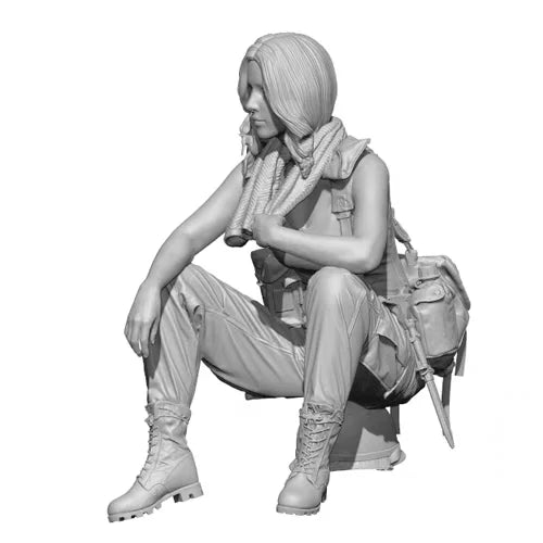 1/35 Modern Female Tactical Operator Crouching Alert, Resin Model Figure Kit, Unassembled and Unpainted