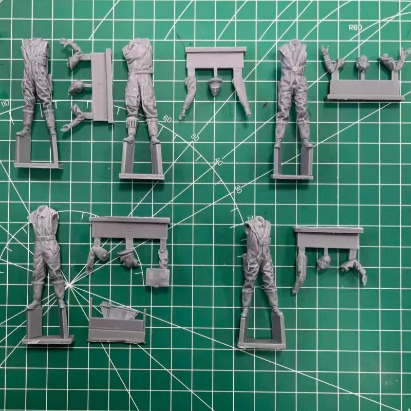 1/35 WWII Military Pilots, 5 Figures, Resin Model Figure Kit, Unassembled and Unpainted