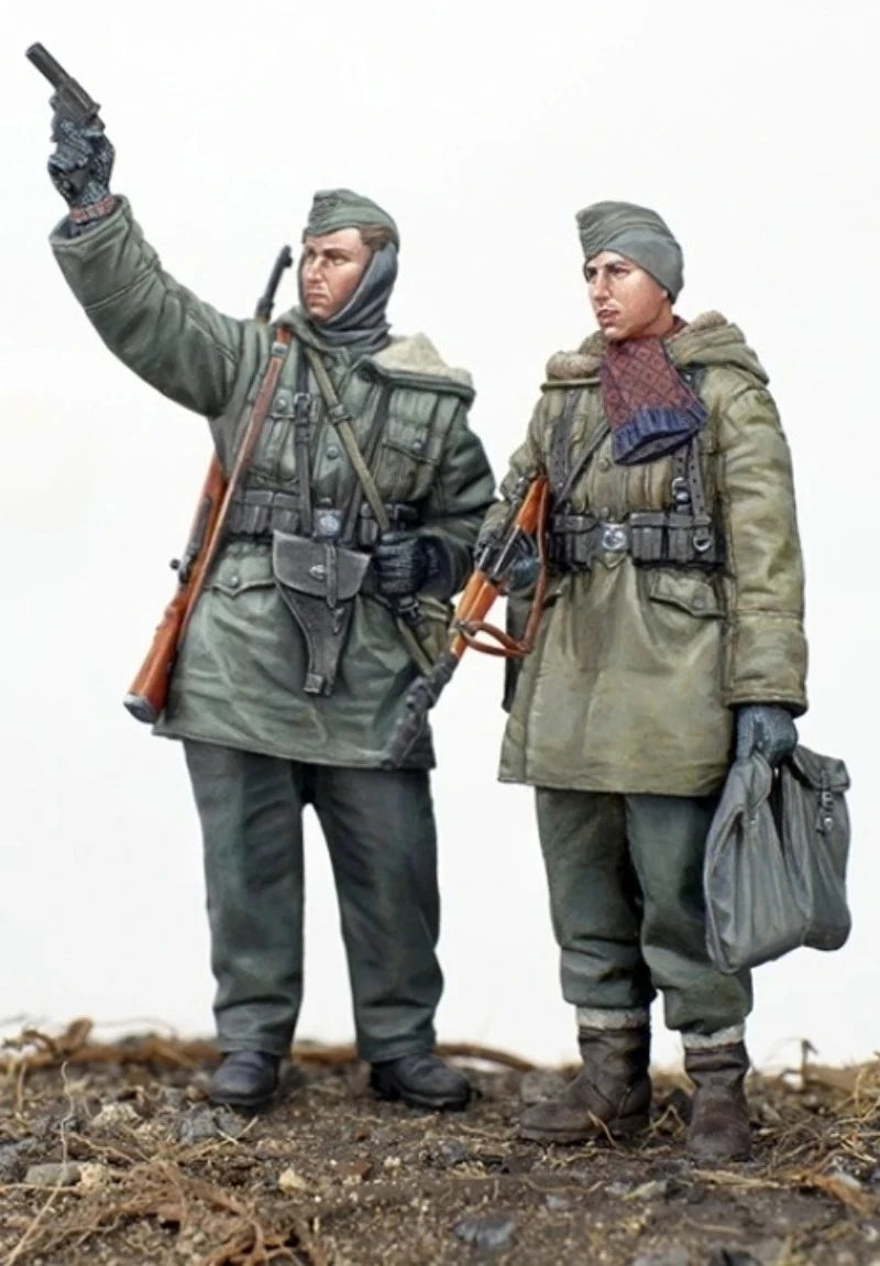 1/35 WWII German Grenadier with Raised Rifle and MP40 Gunner, 2 Figures, Resin Model Figure Kit, Unassembled and Unpainted