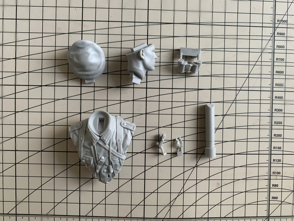1/10 WWII German Officer in Feldmütze with Rank Insignia, Resin Model Bust Kit, Unassembled and Unpainted