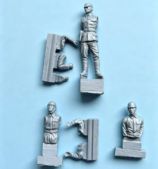 1/35 WWII German Panzer Crew with Commander, 3 Figures, Resin Model Figure Kit, Unassembled and Unpainted