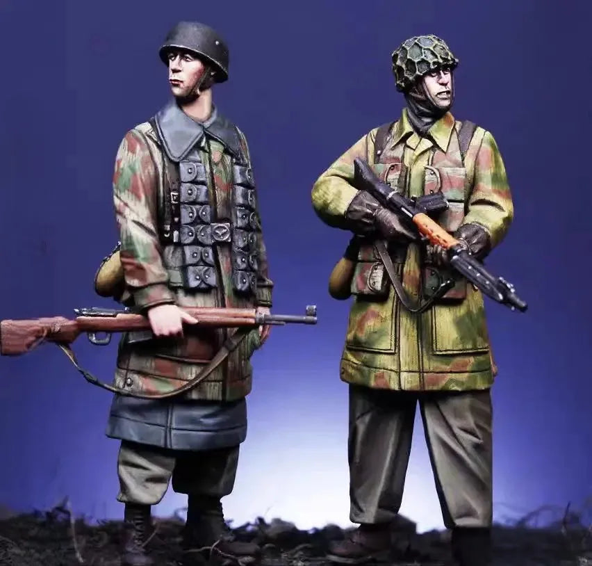 1/35 Modern Soviet Infantry Rifleman and Submachine Gunner, 2 Figures, Resin Model Figure Kit, Unassembled and Unpainted
