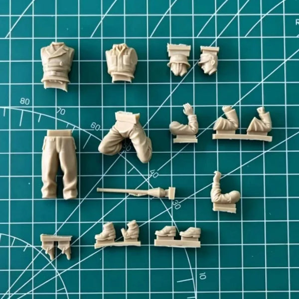 1/35 WWII Infantry Liberation, 2 Figures, Resin Model Figure Kit, Unassembled and Unpainted
