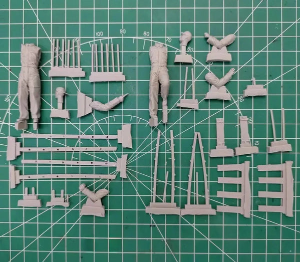 1/32 WWII USAAF Ground Crew, 2 Figures, Resin Model Figure Kit, Unassembled and Unpainted