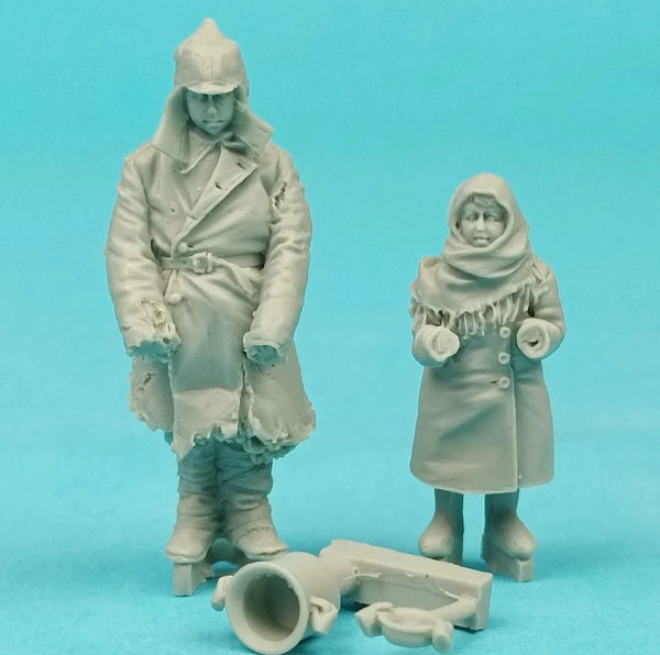 1/35 WWI Military Officer & Civilian, 2 Figures, Resin Model Figure Kit, Unassembled and Unpainted