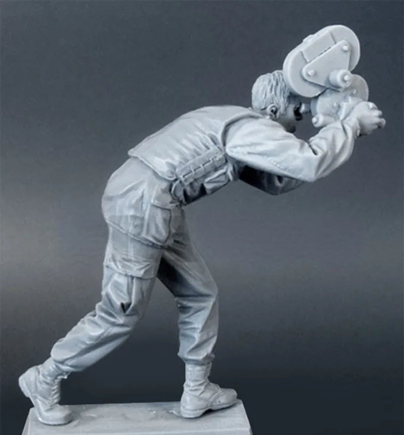 1/35 Vietnam War U.S. Military Cameraman, Resin Model Figure Kit, Unassembled and Unpainted