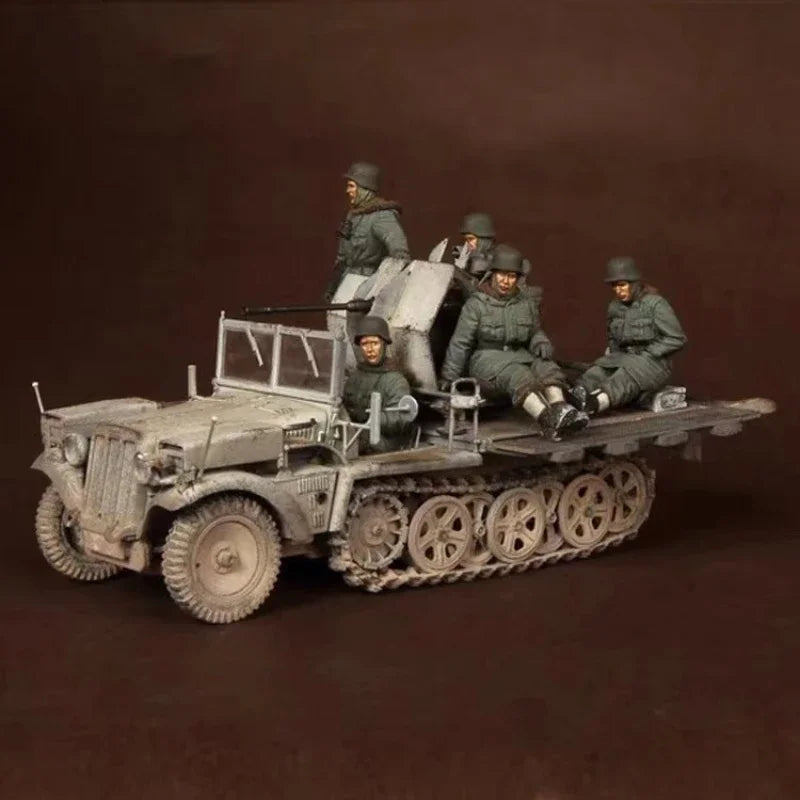 1/35 WWII German Infantry & Vehicles, 5 Figures, Resin Model Figure Kit, Unassembled and Unpainted