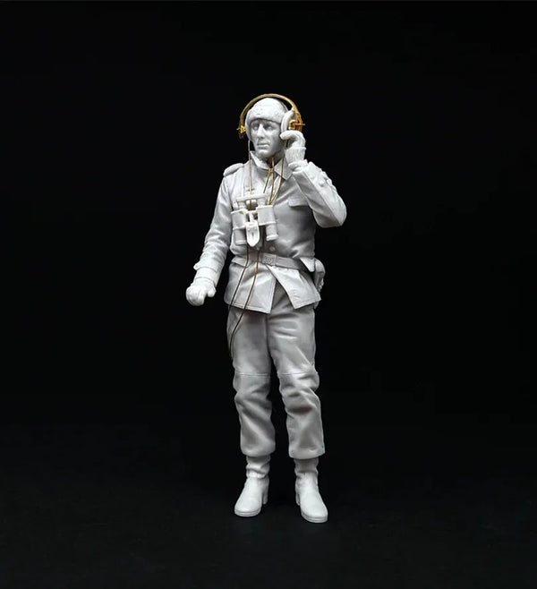 1/35 Modern Soldier with Combat Radio, Resin Model Figure Kit, Unassembled and Unpainted