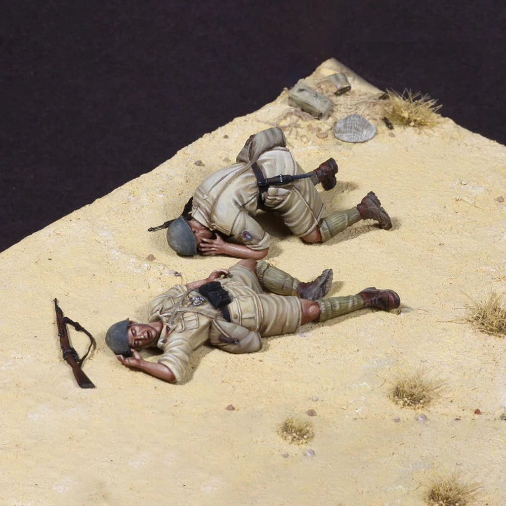1/35 WWII Soldiers Desert Combat, 2 Figures, Resin Model Figure Kit, Unassembled and Unpainted