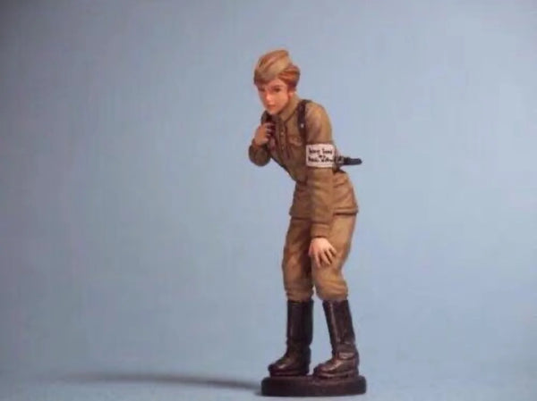 1/35 WWII Soviet Communications Soldiers, 2 Figures, Resin Model Figure Kit, Unassembled and Unpainted