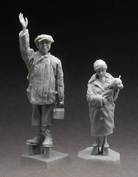 1/35 Cold War Soviet Military Personnel, 4 Figures, Resin Model Figure Kit, Unassembled and Unpainted