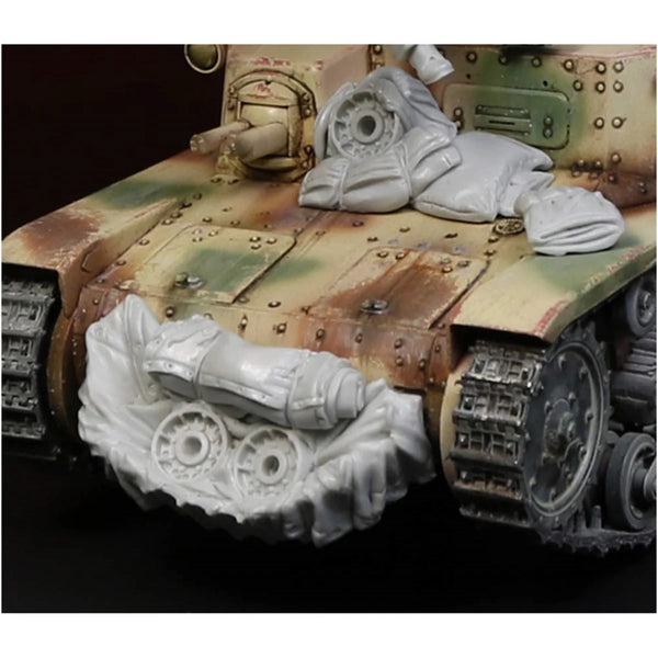 1/35 WWII Italian Combat Vehicle Equipment, Resin Model Vehicle Kit, Unassembled and Unpainted