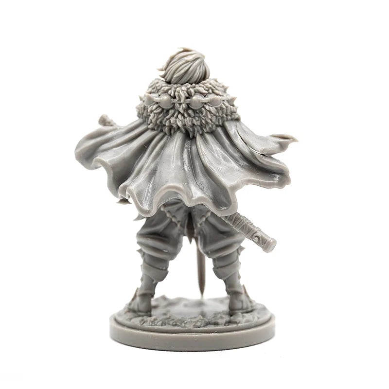 38mm Swordswoman with Fur-Trimmed Cloak, Resin Model Figure Kit, Fantasy Theme, Unassembled and Unpainted