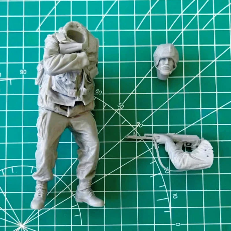 1/16 Modern Infantry Mounted Operations, 3 Figures, Resin Model Figure Kit, Unassembled and Unpainted