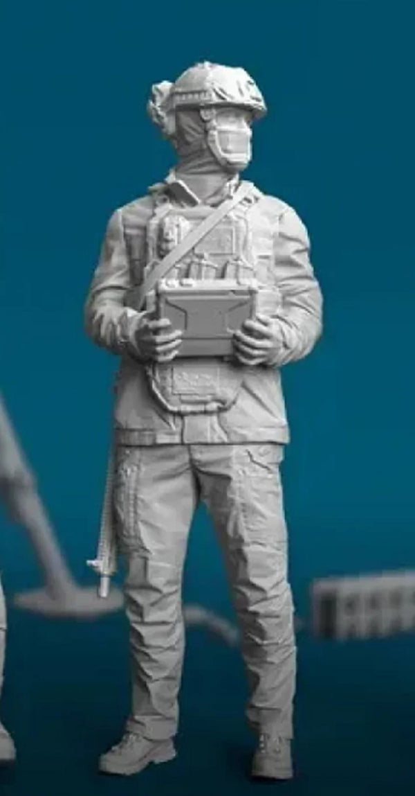 1/35 Modern Soldier with Tactical Radio, Resin Model Figure Kit, Unassembled and Unpainted