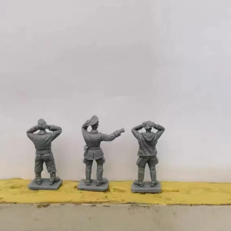 1/72 WWII German Officers and Infantry Squad, 3 Figures, Resin Model Figure Kit, Unassembled and Unpainted