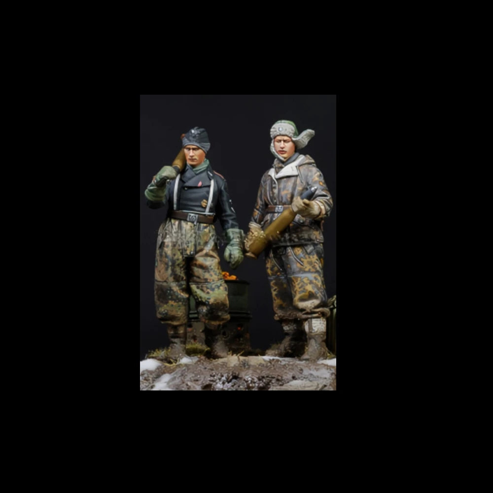 1/35 WWII German Officers in Splinter Camouflage, 2 Figures, Resin Model Figure Kit, Unassembled and Unpainted