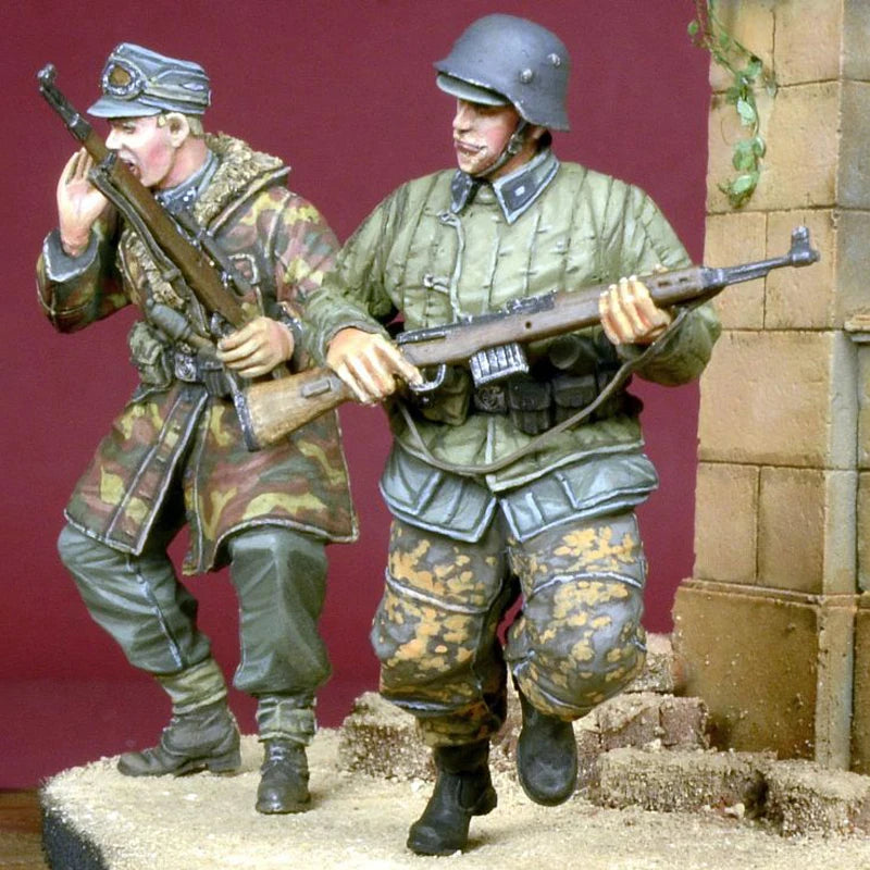 1/35 WWI British Infantry Attacking with Rifles and Grenades, 2 Figures, Resin Model Figure Kit, Unassembled and Unpainted