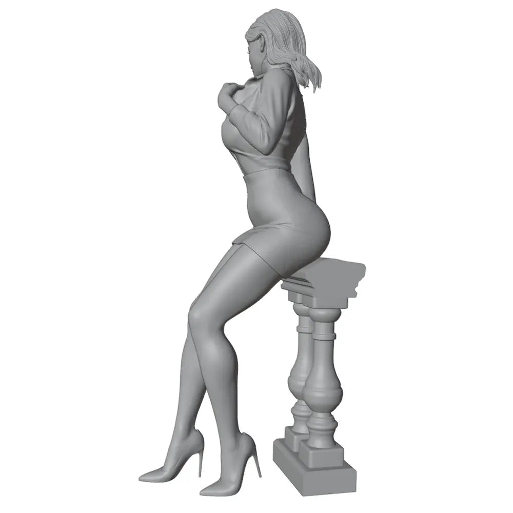 1/24 Female on Pedestal, Resin Model Figure Kit, Unassembled and Unpainted