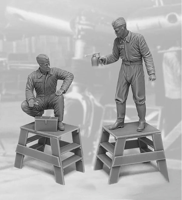 1/32 WWII Military Workers, 2 Figures, Resin Model Figure Kit, Unassembled and Unpainted