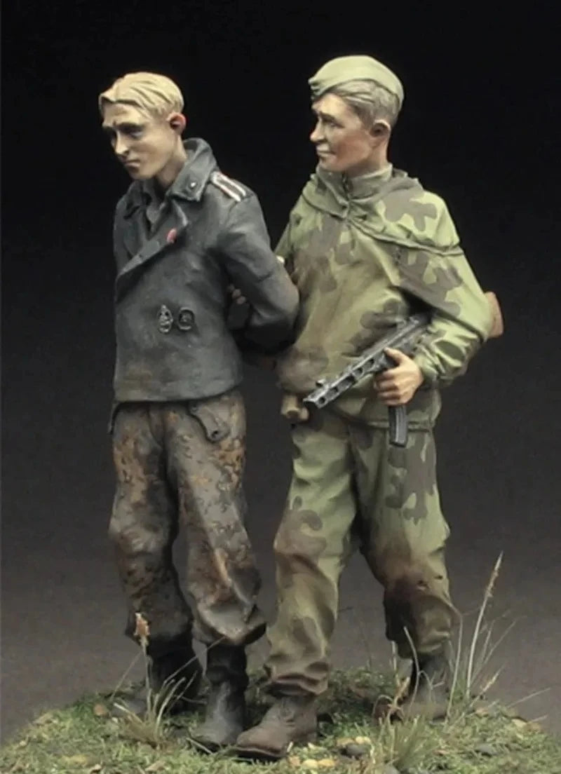 1/35 WWII Red Army Scout and Tanker, 2 Figures, Resin Model Figure Kit, Unassembled and Unpainted