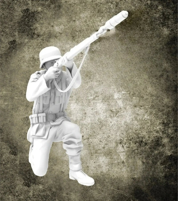 1/35 WWII German Infantry Charging with Rifle Raised, Resin Model Figure Kit, Unassembled and Unpainted