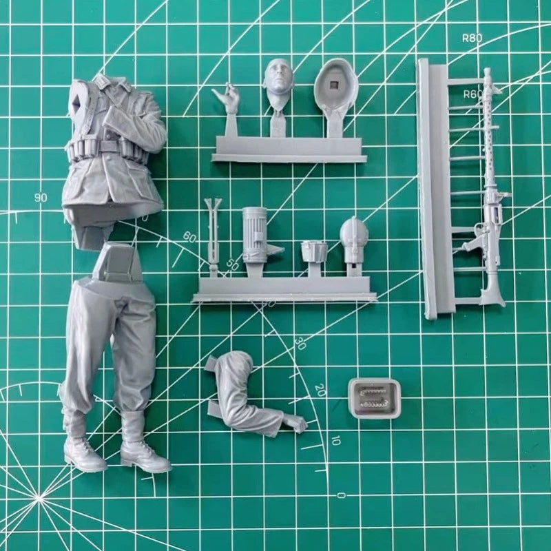 1/16 WWII German Machine Gunner Standing Ready, Resin Model Figure Kit, Unassembled and Unpainted