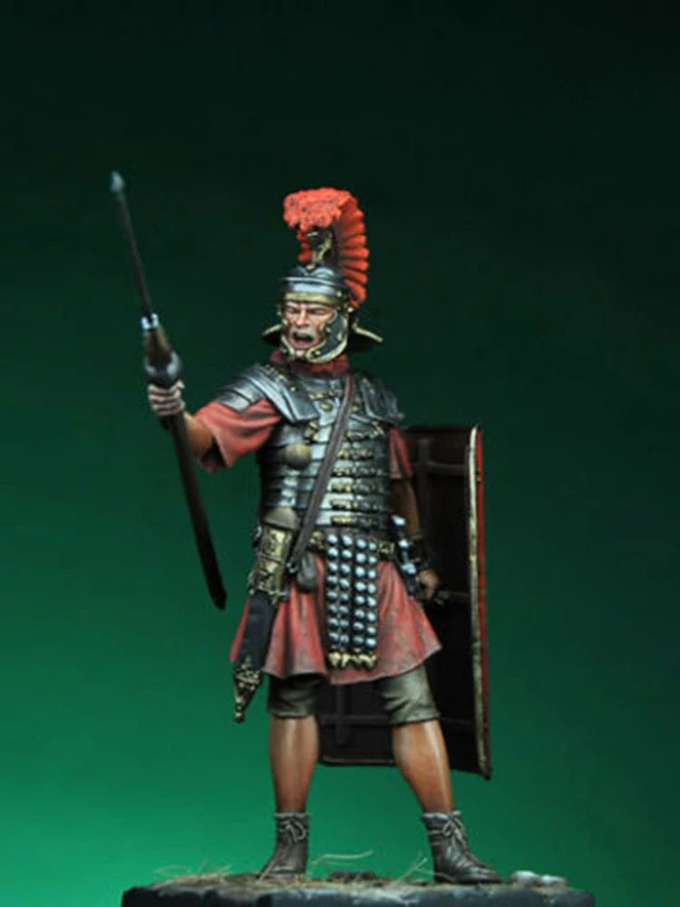 1/24 Ancient Roman Officer with Crested Helmet and Spear, Resin Model Figure Kit, Unassembled and Unpainted