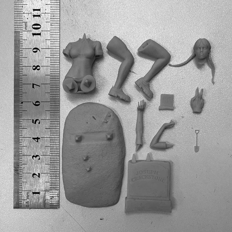 1/24 Gothic Cemetery Pin-up, Resin Model Figure Kit, Unassembled and Unpainted