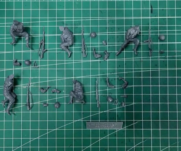 1/35 WWI German Soldiers Pickelhelm, 5 Figures, Resin Model Figure Kit, Unassembled and Unpainted
