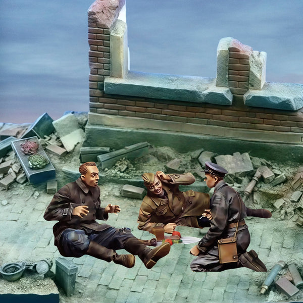 1/35 WWII Soldiers Relaxing, 3 Figures, Resin Model Diorama Kit, Unassembled and Unpainted