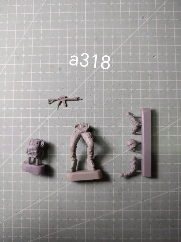 1/48 Modern US Special Operations Helicopter Crew, 3 Figures, Resin Model Figure Kit, Unassembled and Unpainted