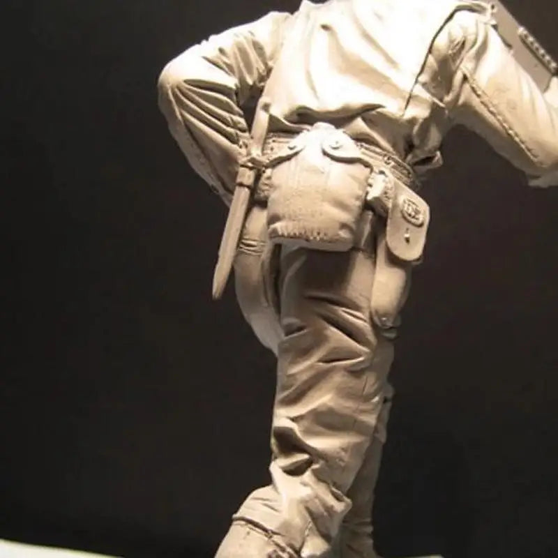 1/16 WWI German Infantryman Charging with Bayonet, Resin Model Figure Kit, Unassembled and Unpainted