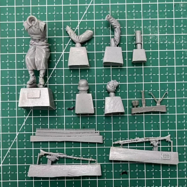 1/35 WWII German Infantryman with MG42, Resin Model Figure Kit, Unassembled and Unpainted
