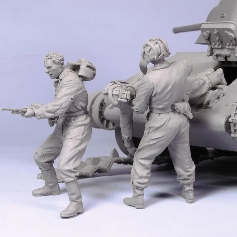 1/35 WWII German Panzer Crew Boarding Tank, 3 Figures, Resin Model Figure Kit, Unassembled and Unpainted