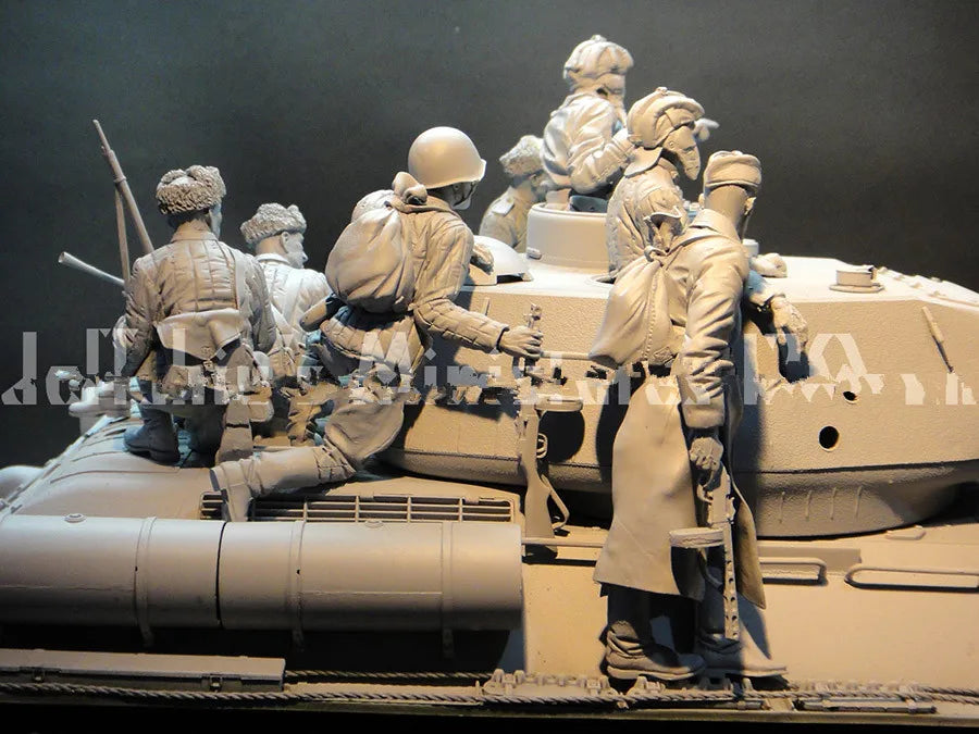 1/16 WWII German Panzer Crew in Combat Positions, 7 Figures, Resin Model Figure Kit, Unassembled and Unpainted