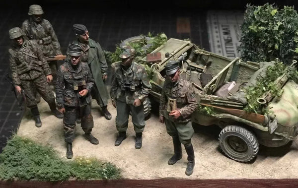 1/35 WWII German Infantry with Kubelwagen, 6 Figures, Resin Model Figure Kit, Unassembled and Unpainted