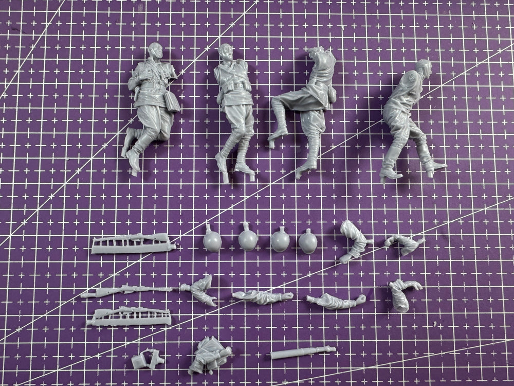 1/35 Modern Infantry Prone with Rifles, 4 Figures, Resin Model Figure Kit, Unassembled and Unpainted