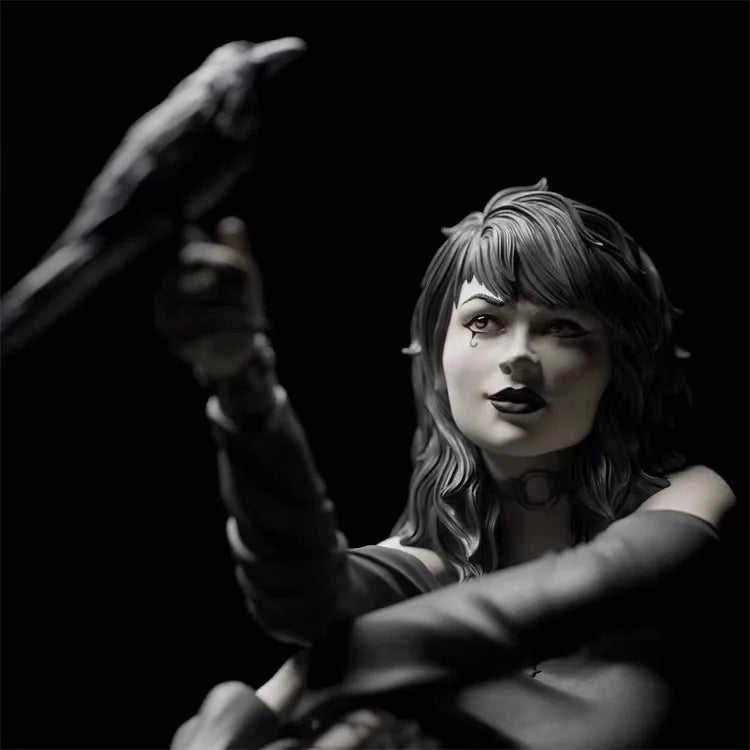 1/24 Dark Fantasy Female Warrior with Raven, Resin Model Figure Kit, Fantasy Theme, Unassembled and Unpainted