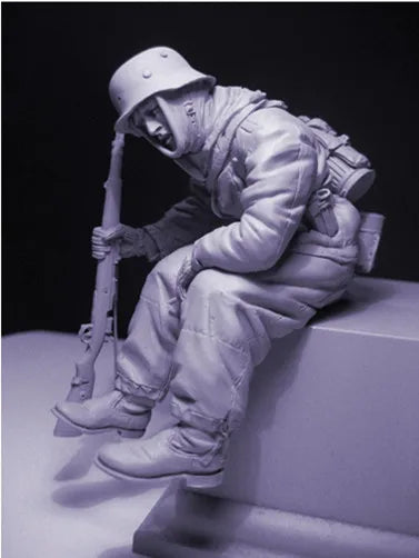 1/16 WWI German Infantryman Resting with Rifle, Resin Model Figure Kit, Unassembled and Unpainted