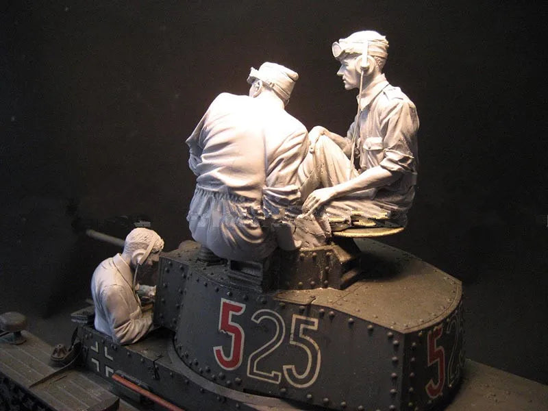1/16 WWII German Panzer Crew at Hatches, 7 Figures, Resin Model Figure Kit, Unassembled and Unpainted