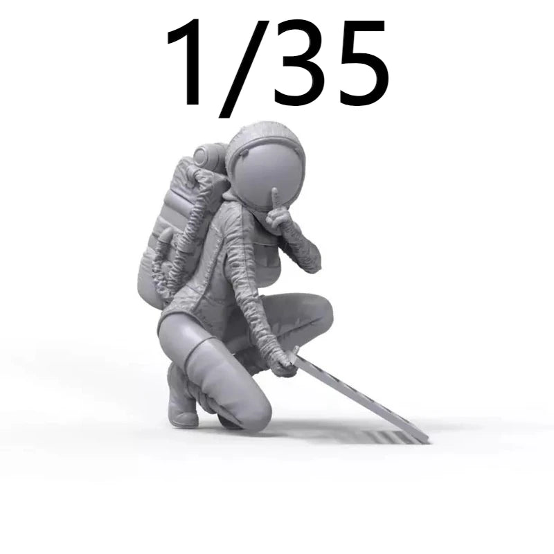 1/35 Modern Astronaut Spacewalk, Resin Model Figure Kit, Unassembled and Unpainted