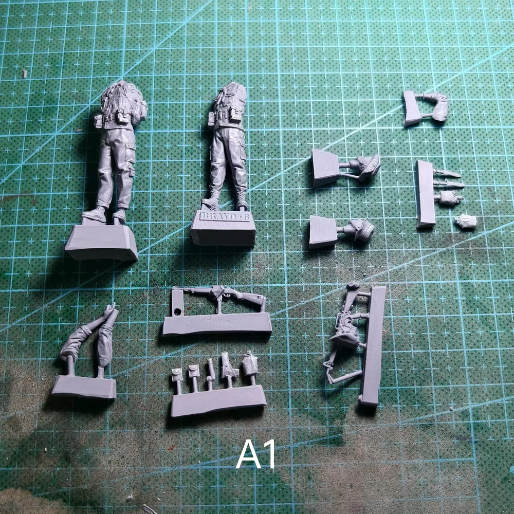 1/35 WWII German Officer in Dress Uniform, Resin Model Figure Kit, Unassembled and Unpainted