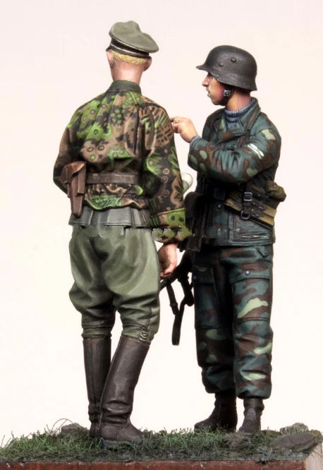 1/35 WWII German Infantry Officers Conversing, 4 Figures, Resin Model Figure Kit, Unassembled and Unpainted