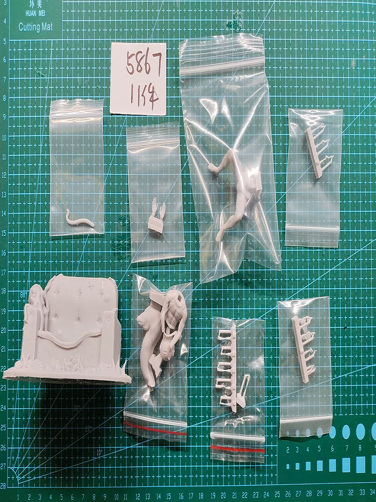 1/24 Modern Fantasy Officers, 4 Figures, Resin Model Figure Kit, Unassembled and Unpainted