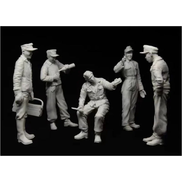 1/35 WWII German Officer Briefing Panzer Crew, 5 Figures, Resin Model Figure Kit, Unassembled and Unpainted